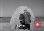 Standbild Wright Brothers Visitor Center Kitty Hawk North Carolina USA, 1960, aus Sekunde 43 historischem Filmmaterial Videoclip 65675036853