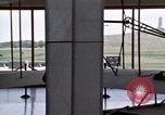 Standbild Wright Brothers National Memorial Kitty Hawk North Carolina USA, 1972, aus Sekunde 25 historischem Filmmaterial Videoclip 65675036857