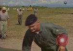 Standbild Luftbrücke der Straßenbau Ausrüstungen Chiloya Peru, 1966, aus Sekunde 32 historischem Filmmaterial Videoclip 65675036906