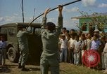 Standbild Luftbrücke der Straßenbau Ausrüstungen Chiloya Peru, 1966, aus Sekunde 32 historischem Filmmaterial Videoclip 65675036907