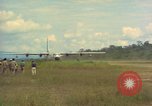 Standbild Luftbrücke der Straßenbau Ausrüstungen Chiloya Peru, 1966, aus Sekunde 19 historischem Filmmaterial Videoclip 65675036909