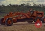 Standbild Luftbrücke der Straßenbau Ausrüstungen Chiloya Peru, 1966, aus Sekunde 39 historischem Filmmaterial Videoclip 65675036909