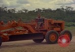 Standbild Luftbrücke der Straßenbau Ausrüstungen Chiloya Peru, 1966, aus Sekunde 41 historischem Filmmaterial Videoclip 65675036909