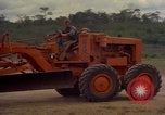 Standbild Luftbrücke der Straßenbau Ausrüstungen Chiloya Peru, 1966, aus Sekunde 44 historischem Filmmaterial Videoclip 65675036909
