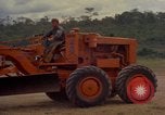 Standbild Luftbrücke der Straßenbau Ausrüstungen Chiloya Peru, 1966, aus Sekunde 45 historischem Filmmaterial Videoclip 65675036909