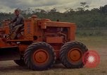 Standbild Luftbrücke der Straßenbau Ausrüstungen Chiloya Peru, 1966, aus Sekunde 46 historischem Filmmaterial Videoclip 65675036909