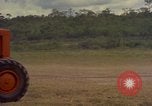 Standbild Luftbrücke der Straßenbau Ausrüstungen Chiloya Peru, 1966, aus Sekunde 48 historischem Filmmaterial Videoclip 65675036909