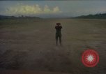 Immagine di Un ponte aereo di strada in costruzione attrezzature Chiloya Perù, 1966, secondo 9 filmato di repertorio 65675036910