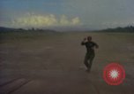 Immagine di Un ponte aereo di strada in costruzione attrezzature Chiloya Perù, 1966, secondo 10 filmato di repertorio 65675036910