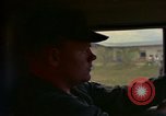 Immagine di Un ponte aereo di strada in costruzione attrezzature Chiloya Perù, 1966, secondo 15 filmato di repertorio 65675036910