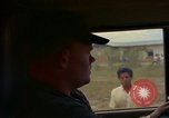 Immagine di Un ponte aereo di strada in costruzione attrezzature Chiloya Perù, 1966, secondo 16 filmato di repertorio 65675036910