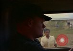 Immagine di Un ponte aereo di strada in costruzione attrezzature Chiloya Perù, 1966, secondo 17 filmato di repertorio 65675036910