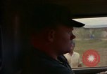 Immagine di Un ponte aereo di strada in costruzione attrezzature Chiloya Perù, 1966, secondo 19 filmato di repertorio 65675036910