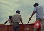Immagine di Un ponte aereo di strada in costruzione attrezzature Chiloya Perù, 1966, secondo 48 filmato di repertorio 65675036910