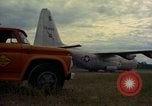 Immagine di Un ponte aereo di strada in costruzione attrezzature Chiloya Perù, 1966, secondo 53 filmato di repertorio 65675036910