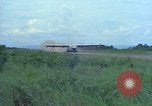Standbild Luftbrücke der Straßenbau Ausrüstungen Chiloya Peru, 1966, aus Sekunde 8 historischem Filmmaterial Videoclip 65675036911