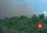 Standbild Luftbrücke der Straßenbau Ausrüstungen Chiloya Peru, 1966, aus Sekunde 16 historischem Filmmaterial Videoclip 65675036911