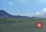 Standbild Luftbrücke der Straßenbau Ausrüstungen Chiloya Peru, 1966, aus Sekunde 22 historischem Filmmaterial Videoclip 65675036911