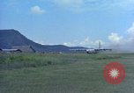 Standbild Luftbrücke der Straßenbau Ausrüstungen Chiloya Peru, 1966, aus Sekunde 24 historischem Filmmaterial Videoclip 65675036911