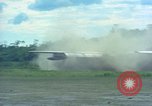 Standbild Luftbrücke Road Construction Equipment Chiloya Peru, 1966, aus Sekunde 24 historischem Filmmaterial Videoclip 65675036912