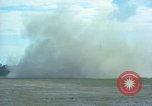 Standbild Luftbrücke Road Construction Equipment Chiloya Peru, 1966, aus Sekunde 30 historischem Filmmaterial Videoclip 65675036912