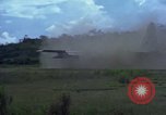 Standbild Luftbrücke Road Construction Equipment Chiloya Peru, 1966, aus Sekunde 32 historischem Filmmaterial Videoclip 65675036913