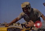 Image Andes Airlift de matériel de construction Chiloya Pérou, 1966, de la seconde 25 séquences d'archives historiques vidéo 65675036921