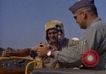 Image Andes Airlift de matériel de construction Chiloya Pérou, 1966, de la seconde 28 séquences d'archives historiques vidéo 65675036921