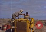 Image Andes Airlift de matériel de construction Chiloya Pérou, 1966, de la seconde 31 séquences d'archives historiques vidéo 65675036921