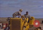 Image Andes Airlift de matériel de construction Chiloya Pérou, 1966, de la seconde 33 séquences d'archives historiques vidéo 65675036921