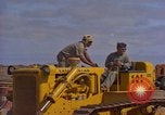 Image Andes Airlift de matériel de construction Chiloya Pérou, 1966, de la seconde 37 séquences d'archives historiques vidéo 65675036921
