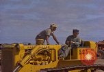 Image Andes Airlift de matériel de construction Chiloya Pérou, 1966, de la seconde 38 séquences d'archives historiques vidéo 65675036921