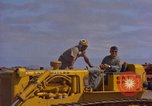 Image Andes Airlift de matériel de construction Chiloya Pérou, 1966, de la seconde 39 séquences d'archives historiques vidéo 65675036921