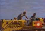 Image Andes Airlift de matériel de construction Chiloya Pérou, 1966, de la seconde 40 séquences d'archives historiques vidéo 65675036921