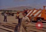 Image Andes Airlift de matériel de construction Chiloya Pérou, 1966, de la seconde 47 séquences d'archives historiques vidéo 65675036921