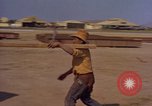 Image Andes Airlift de matériel de construction Chiloya Pérou, 1966, de la seconde 53 séquences d'archives historiques vidéo 65675036921