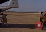 Image Andes Airlift de matériel de construction Chiloya Pérou, 1966, de la seconde 58 séquences d'archives historiques vidéo 65675036921