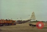 Image Andes Airlift de matériel de construction Chiloya Pérou, 1966, de la seconde 6 séquences d'archives historiques vidéo 65675036922