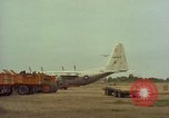 Image Andes Airlift de matériel de construction Chiloya Pérou, 1966, de la seconde 7 séquences d'archives historiques vidéo 65675036922