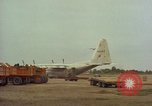 Image Andes Airlift de matériel de construction Chiloya Pérou, 1966, de la seconde 10 séquences d'archives historiques vidéo 65675036922