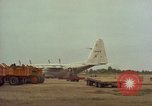 Image Andes Airlift de matériel de construction Chiloya Pérou, 1966, de la seconde 11 séquences d'archives historiques vidéo 65675036922