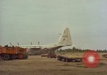 Image Andes Airlift de matériel de construction Chiloya Pérou, 1966, de la seconde 12 séquences d'archives historiques vidéo 65675036922
