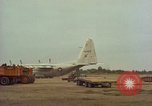 Image Andes Airlift de matériel de construction Chiloya Pérou, 1966, de la seconde 13 séquences d'archives historiques vidéo 65675036922