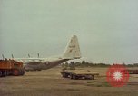 Image Andes Airlift de matériel de construction Chiloya Pérou, 1966, de la seconde 14 séquences d'archives historiques vidéo 65675036922