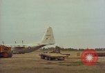 Image Andes Airlift de matériel de construction Chiloya Pérou, 1966, de la seconde 15 séquences d'archives historiques vidéo 65675036922