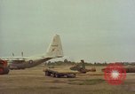Image Andes Airlift de matériel de construction Chiloya Pérou, 1966, de la seconde 16 séquences d'archives historiques vidéo 65675036922
