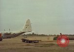 Image Andes Airlift de matériel de construction Chiloya Pérou, 1966, de la seconde 18 séquences d'archives historiques vidéo 65675036922