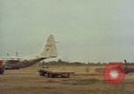 Image Andes Airlift de matériel de construction Chiloya Pérou, 1966, de la seconde 19 séquences d'archives historiques vidéo 65675036922