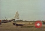Image Andes Airlift de matériel de construction Chiloya Pérou, 1966, de la seconde 20 séquences d'archives historiques vidéo 65675036922