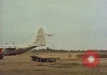 Image Andes Airlift de matériel de construction Chiloya Pérou, 1966, de la seconde 23 séquences d'archives historiques vidéo 65675036922